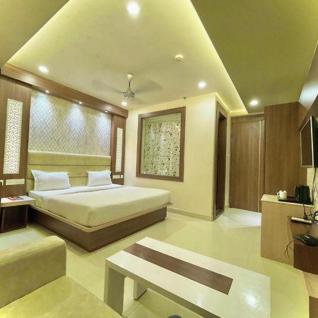 Hotel Kuber Palace ! Puri Near-Sea-Beach-And-Temple Fully-Air-Conditioned-Hotel With-Lift-And-Parking-Facility 외부 사진