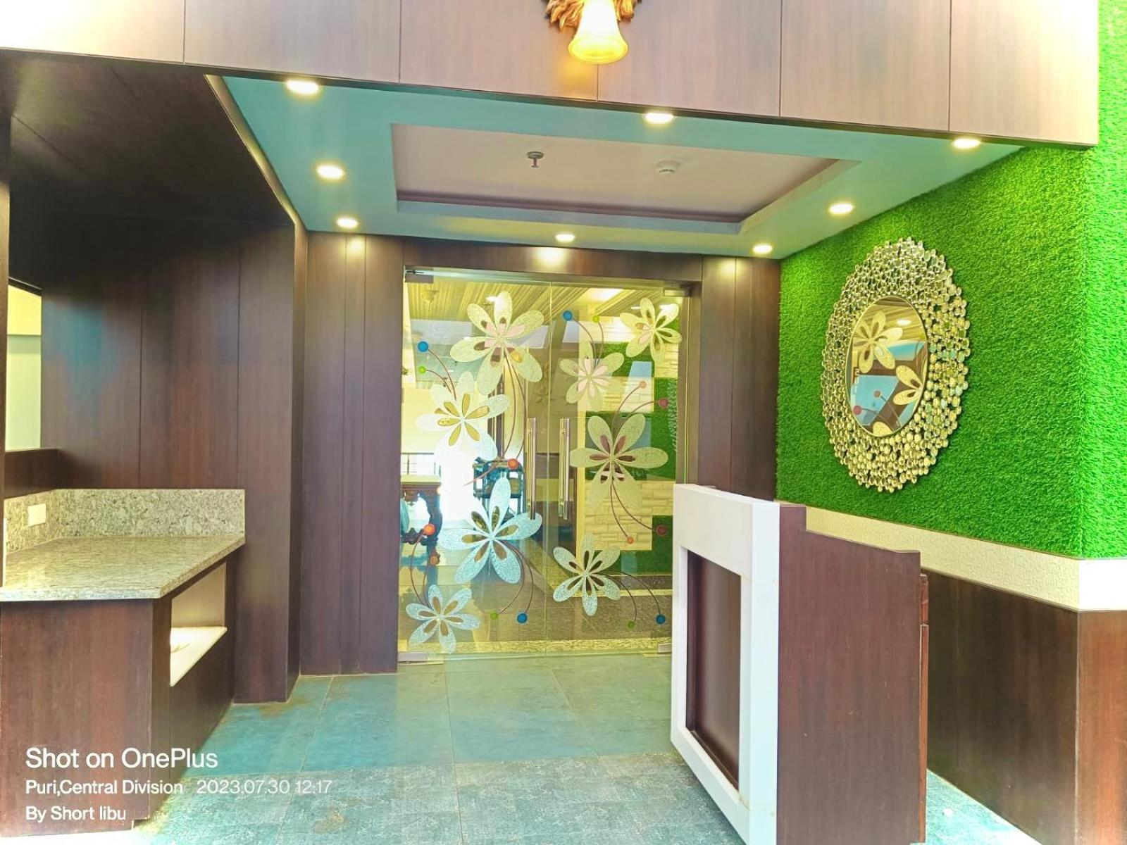 Hotel Kuber Palace ! Puri Near-Sea-Beach-And-Temple Fully-Air-Conditioned-Hotel With-Lift-And-Parking-Facility 외부 사진