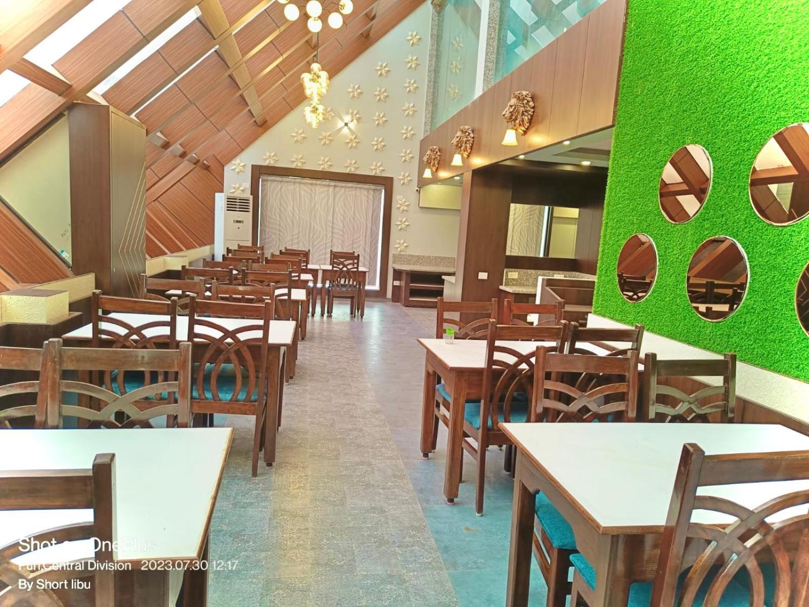 Hotel Kuber Palace ! Puri Near-Sea-Beach-And-Temple Fully-Air-Conditioned-Hotel With-Lift-And-Parking-Facility 외부 사진