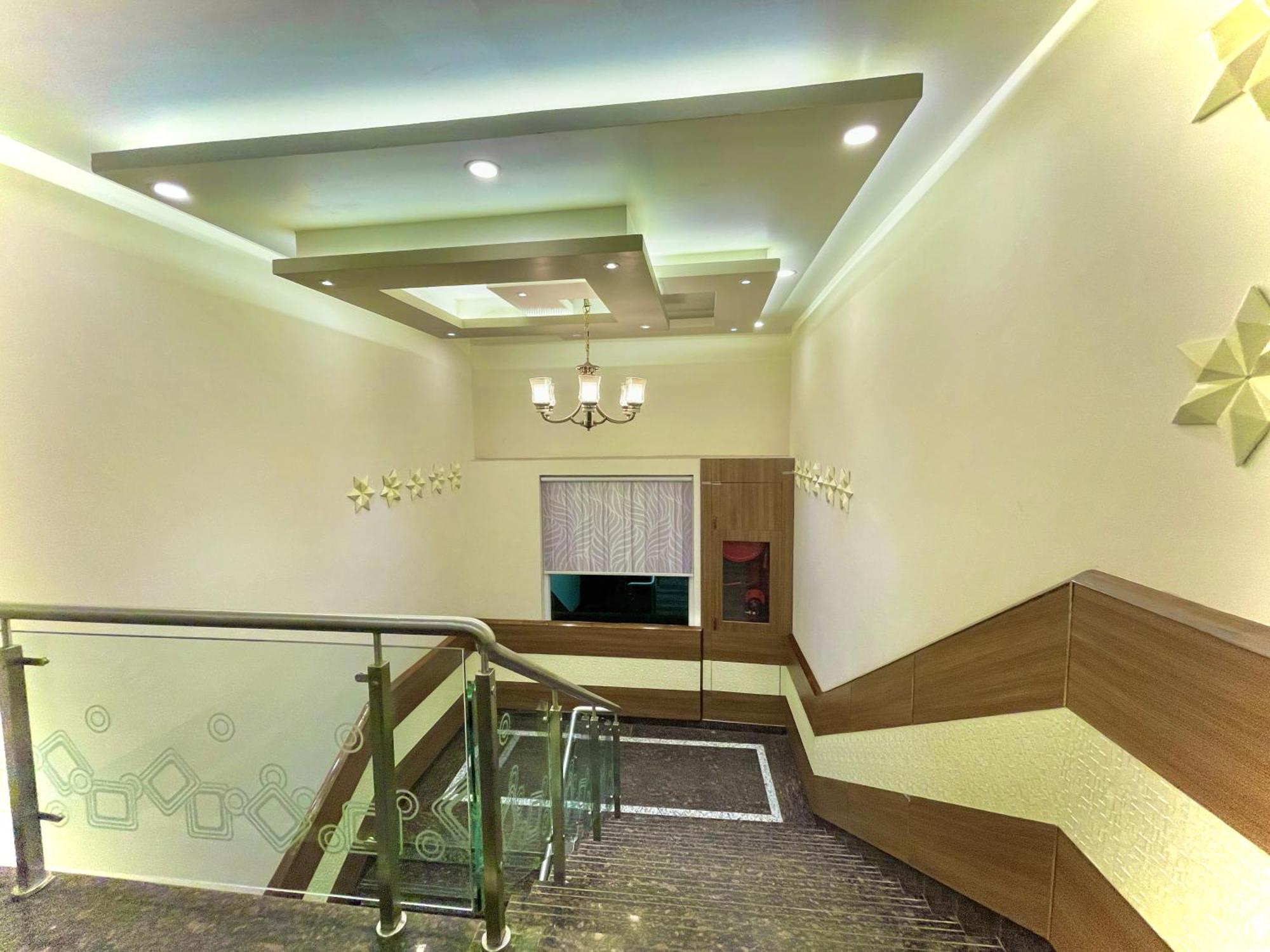 Hotel Kuber Palace ! Puri Near-Sea-Beach-And-Temple Fully-Air-Conditioned-Hotel With-Lift-And-Parking-Facility 외부 사진