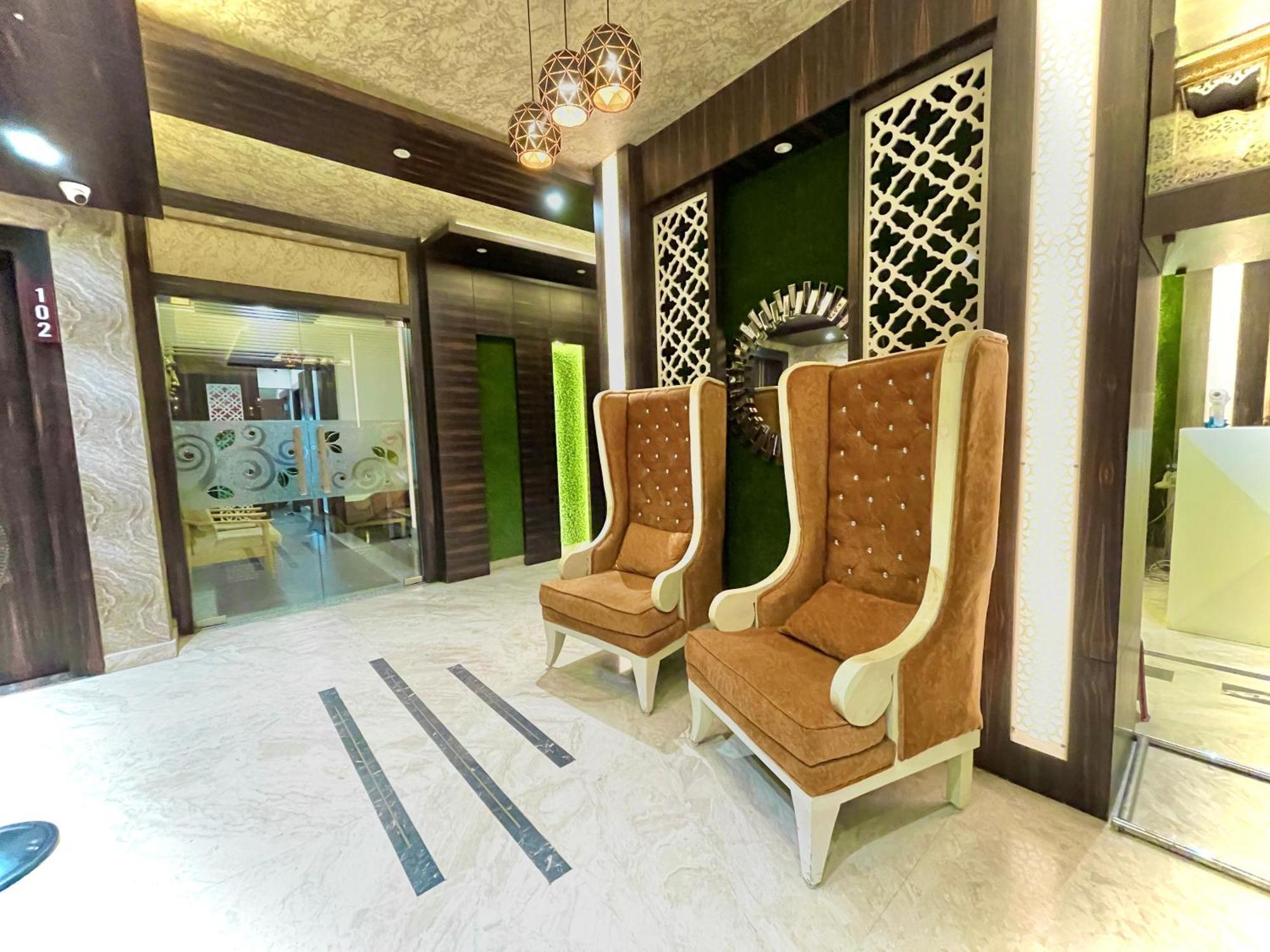 Hotel Kuber Palace ! Puri Near-Sea-Beach-And-Temple Fully-Air-Conditioned-Hotel With-Lift-And-Parking-Facility 외부 사진