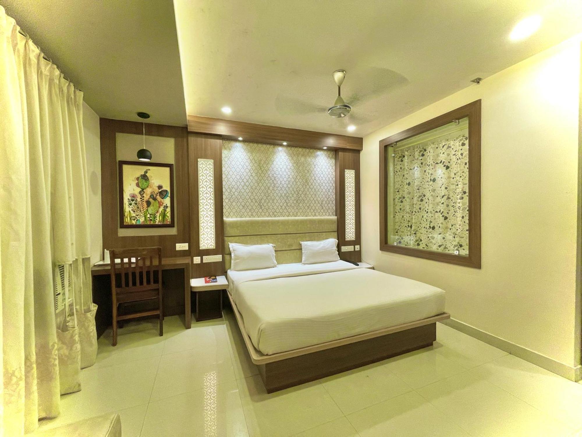 Hotel Kuber Palace ! Puri Near-Sea-Beach-And-Temple Fully-Air-Conditioned-Hotel With-Lift-And-Parking-Facility 외부 사진