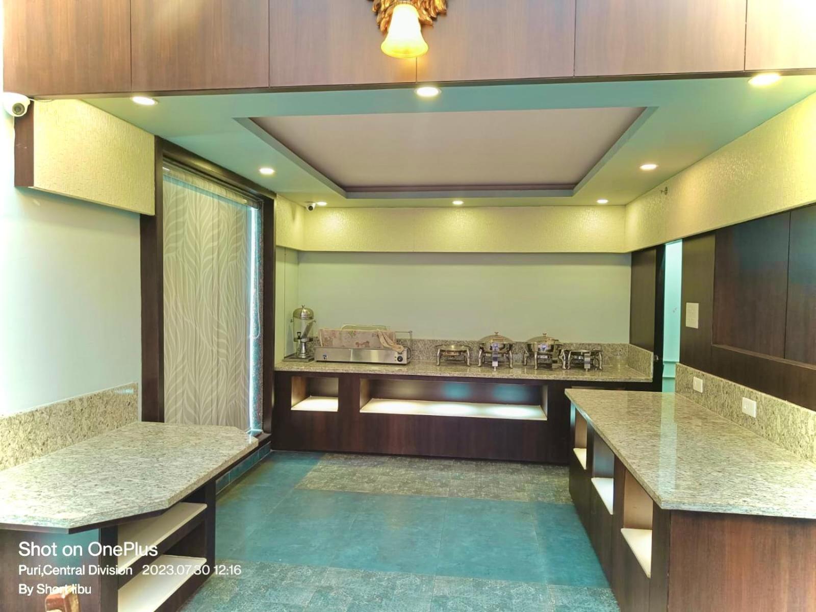 Hotel Kuber Palace ! Puri Near-Sea-Beach-And-Temple Fully-Air-Conditioned-Hotel With-Lift-And-Parking-Facility 외부 사진