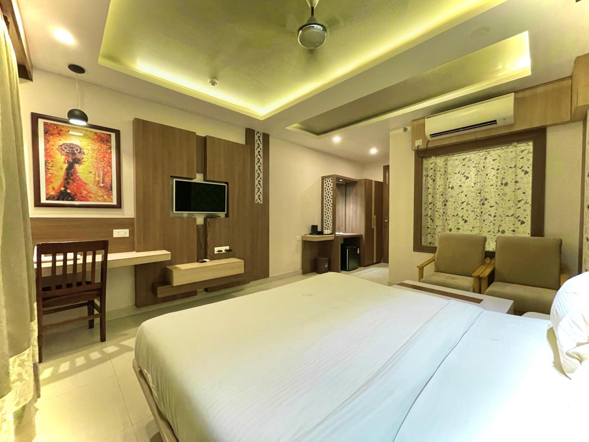 Hotel Kuber Palace ! Puri Near-Sea-Beach-And-Temple Fully-Air-Conditioned-Hotel With-Lift-And-Parking-Facility 외부 사진