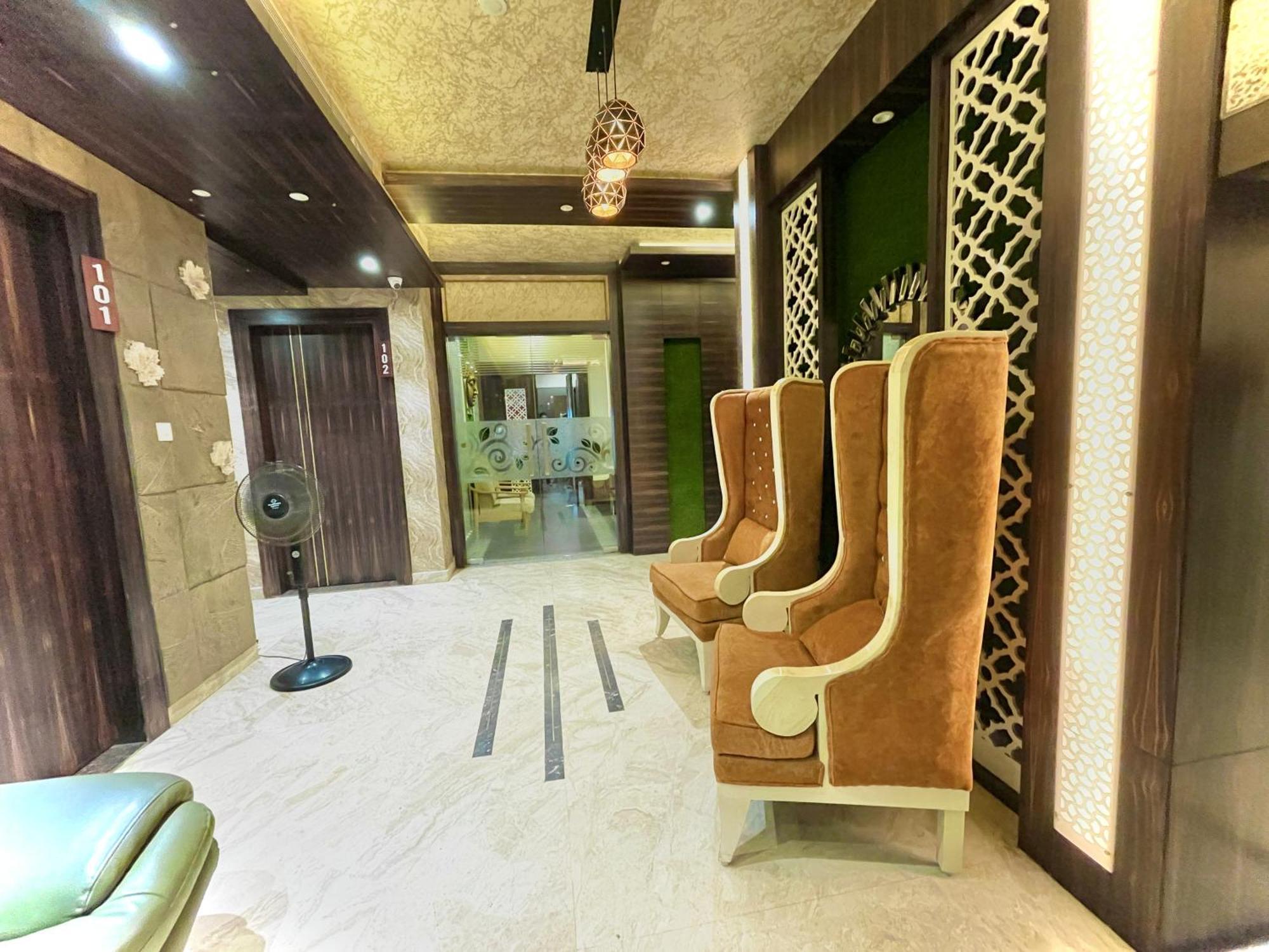 Hotel Kuber Palace ! Puri Near-Sea-Beach-And-Temple Fully-Air-Conditioned-Hotel With-Lift-And-Parking-Facility 외부 사진