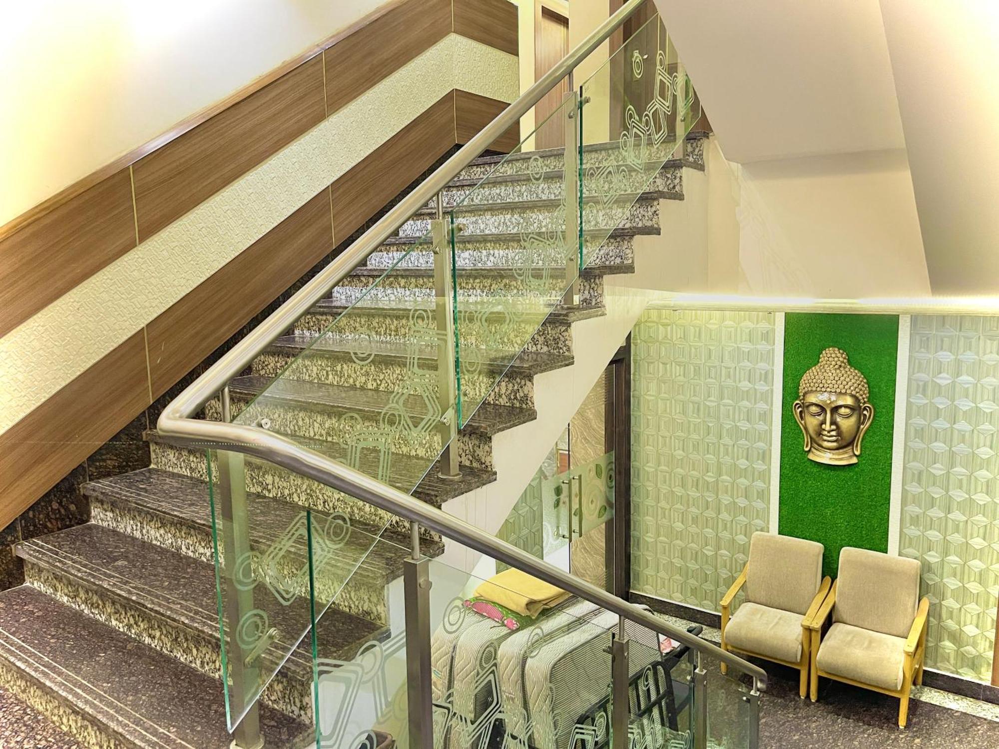 Hotel Kuber Palace ! Puri Near-Sea-Beach-And-Temple Fully-Air-Conditioned-Hotel With-Lift-And-Parking-Facility 외부 사진