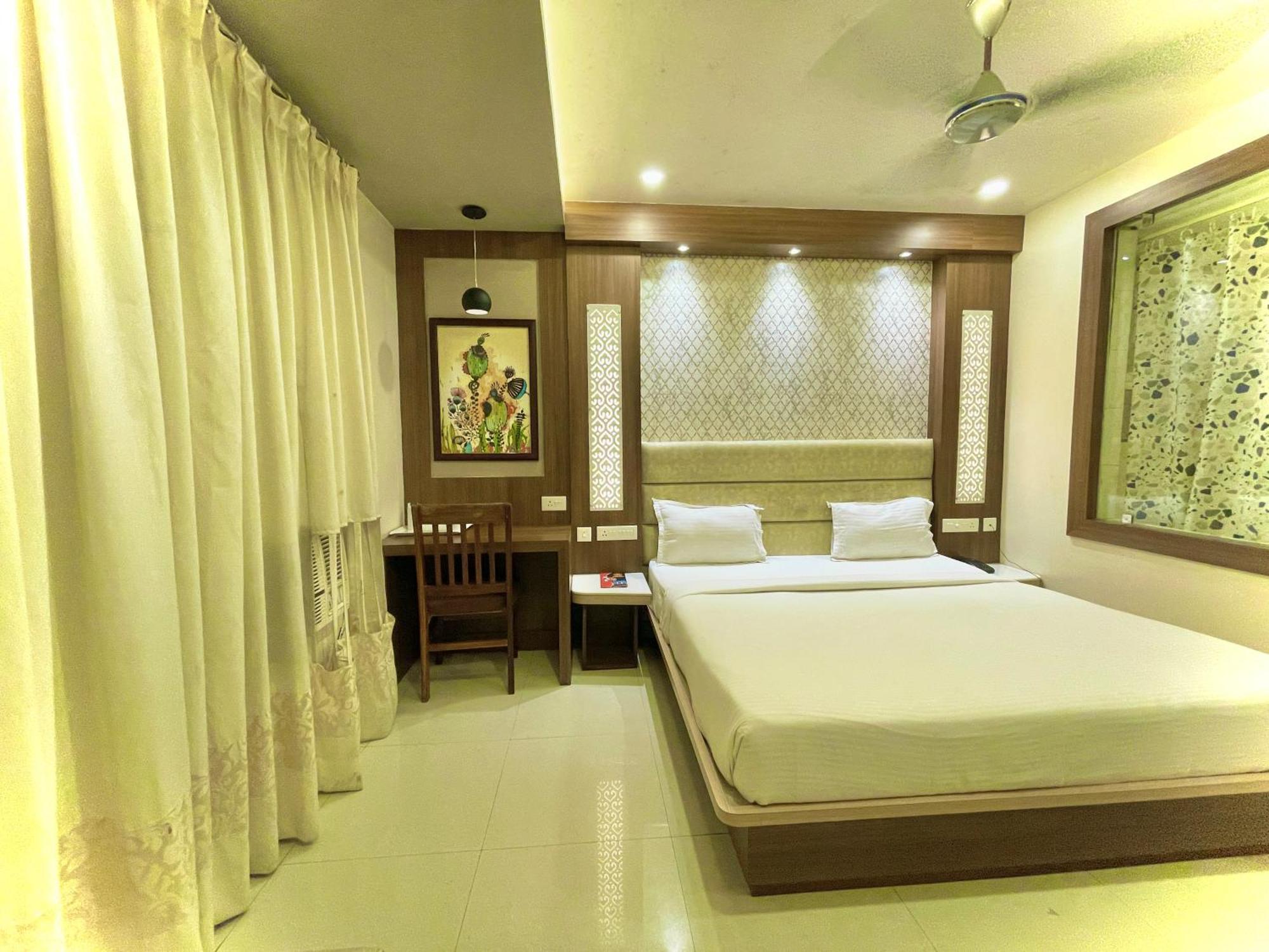 Hotel Kuber Palace ! Puri Near-Sea-Beach-And-Temple Fully-Air-Conditioned-Hotel With-Lift-And-Parking-Facility 외부 사진