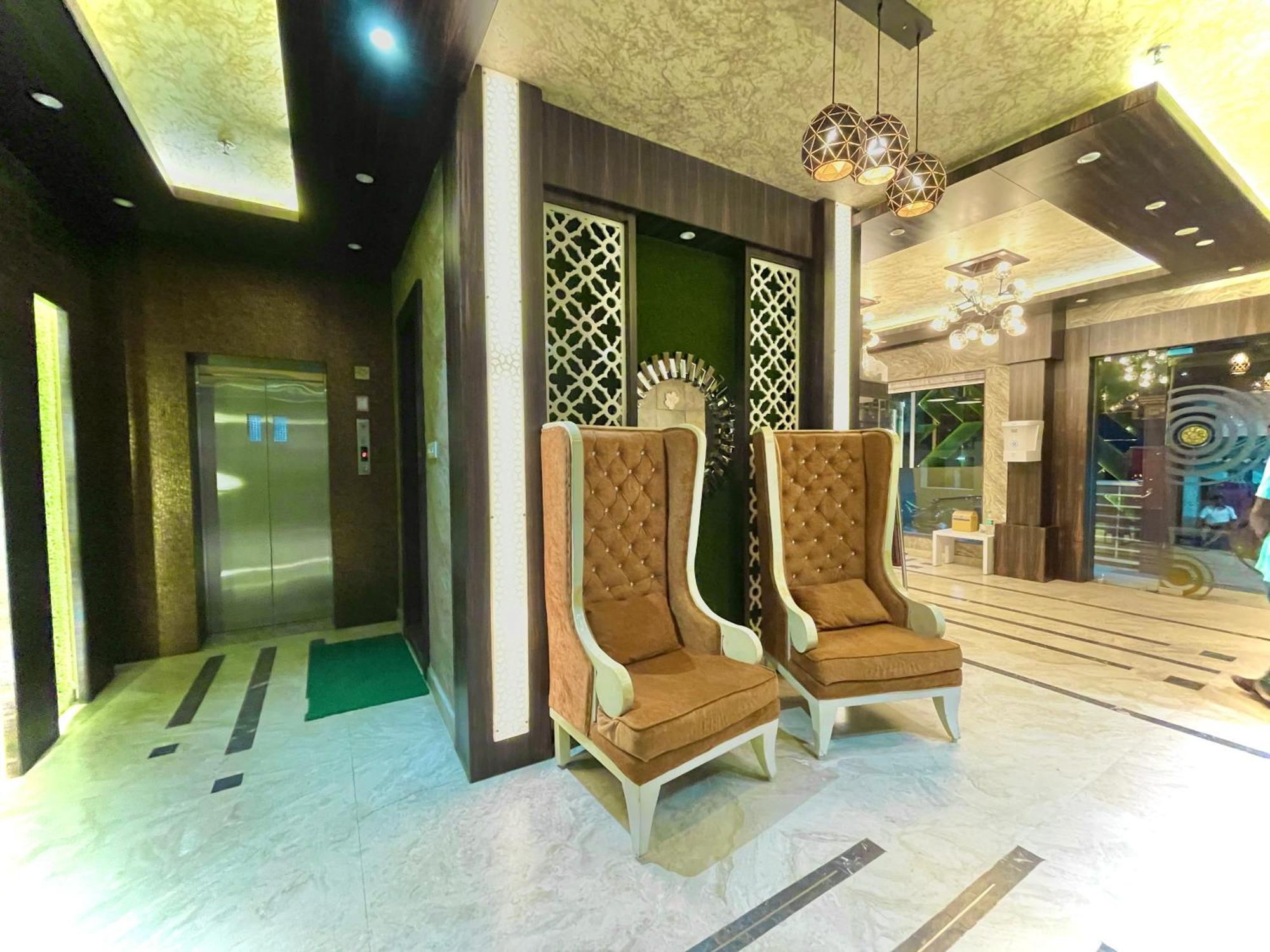 Hotel Kuber Palace ! Puri Near-Sea-Beach-And-Temple Fully-Air-Conditioned-Hotel With-Lift-And-Parking-Facility 외부 사진