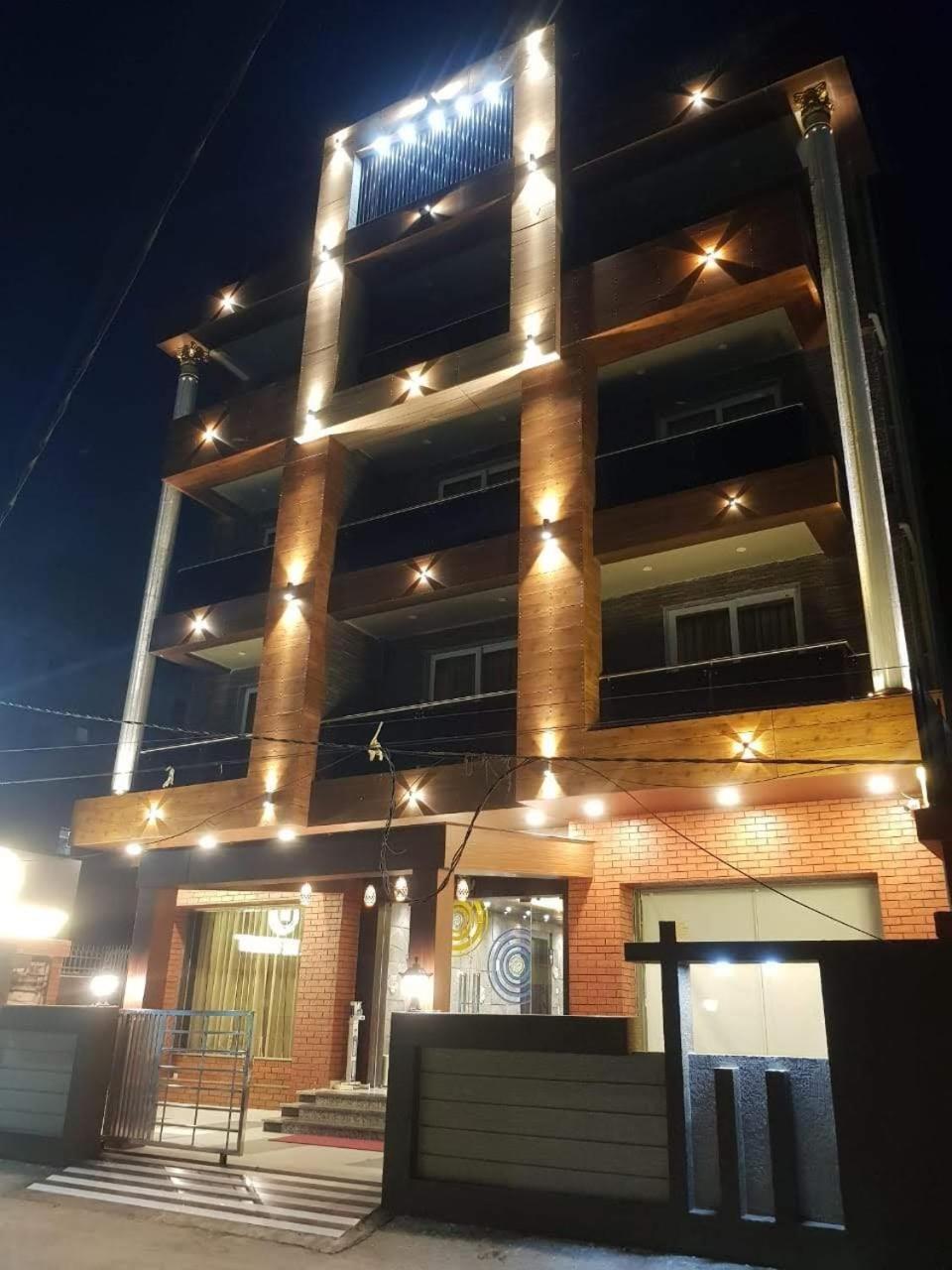 Hotel Kuber Palace ! Puri Near-Sea-Beach-And-Temple Fully-Air-Conditioned-Hotel With-Lift-And-Parking-Facility 외부 사진