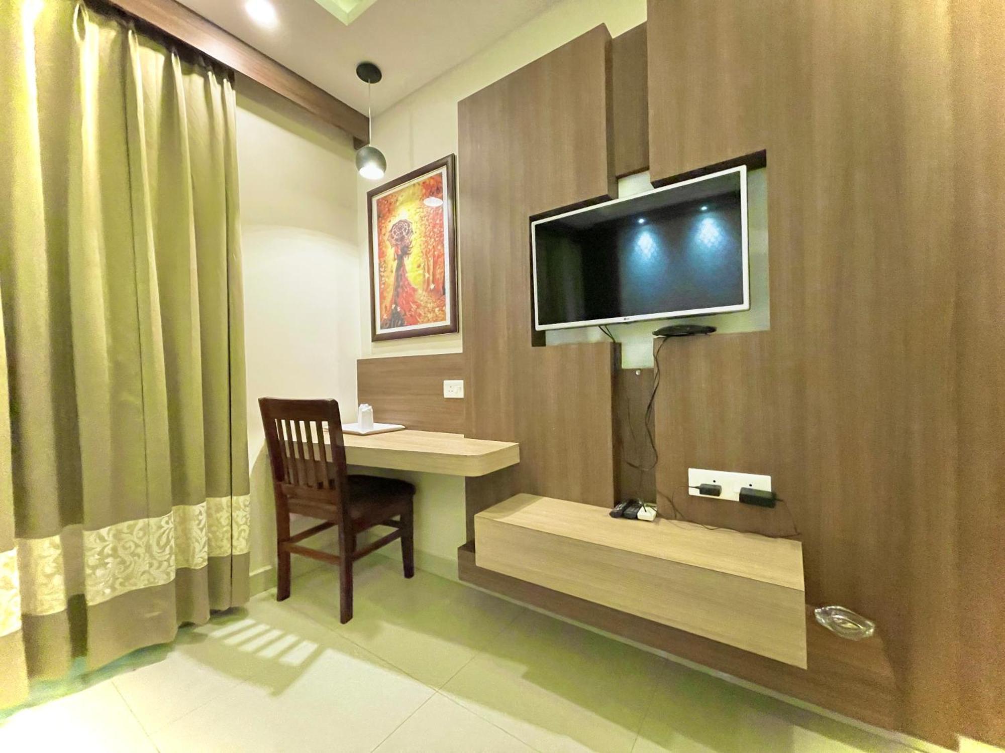 Hotel Kuber Palace ! Puri Near-Sea-Beach-And-Temple Fully-Air-Conditioned-Hotel With-Lift-And-Parking-Facility 외부 사진