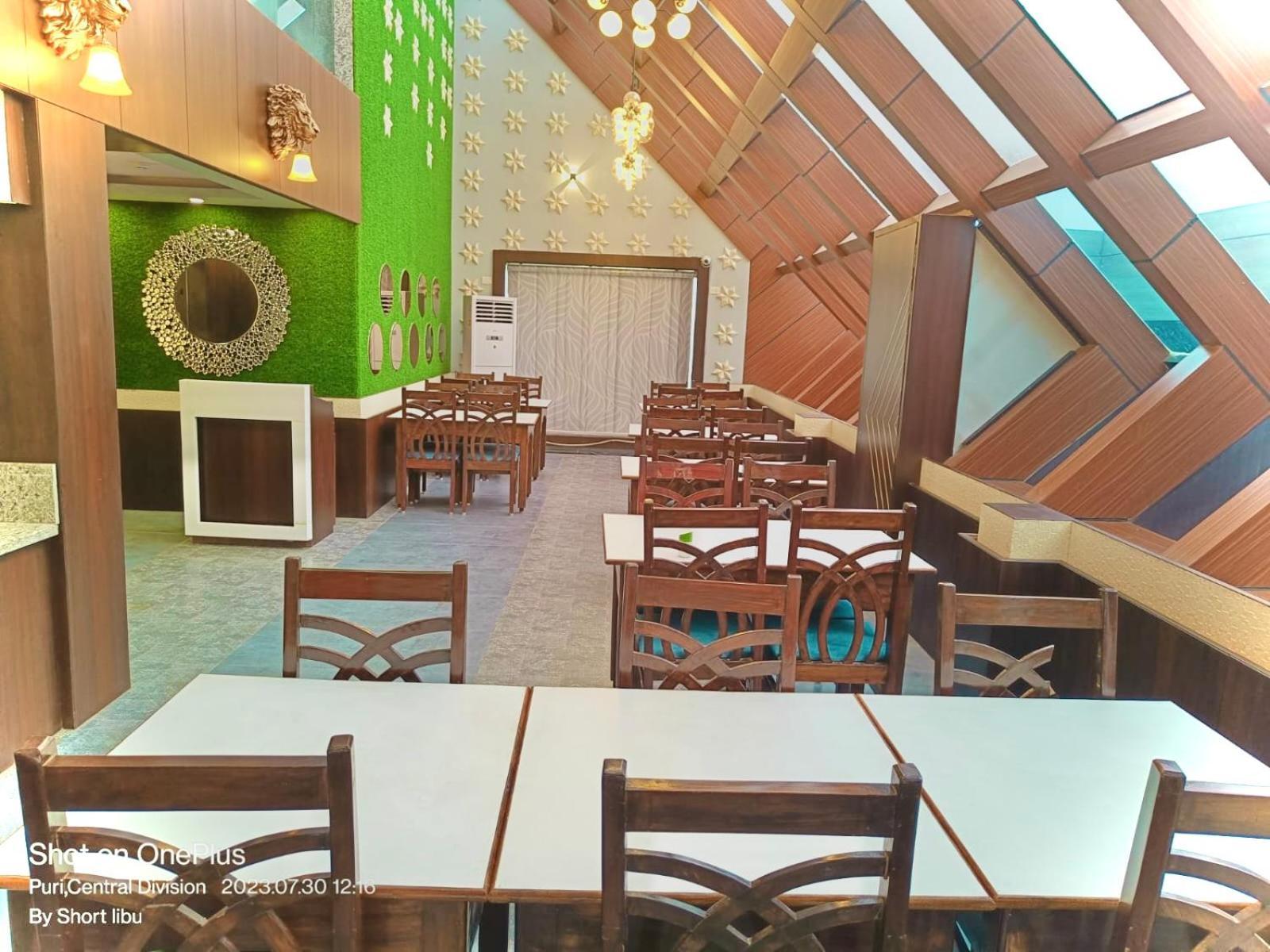 Hotel Kuber Palace ! Puri Near-Sea-Beach-And-Temple Fully-Air-Conditioned-Hotel With-Lift-And-Parking-Facility 외부 사진