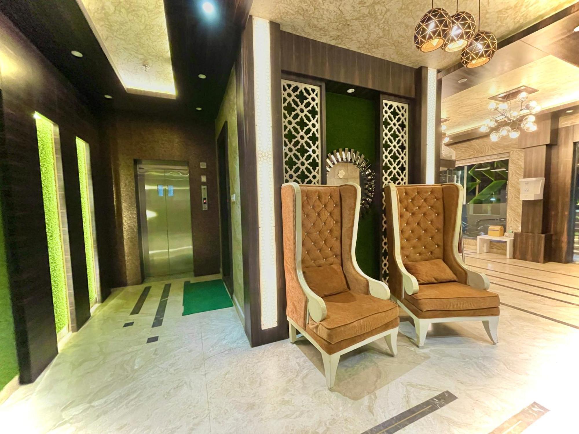 Hotel Kuber Palace ! Puri Near-Sea-Beach-And-Temple Fully-Air-Conditioned-Hotel With-Lift-And-Parking-Facility 외부 사진