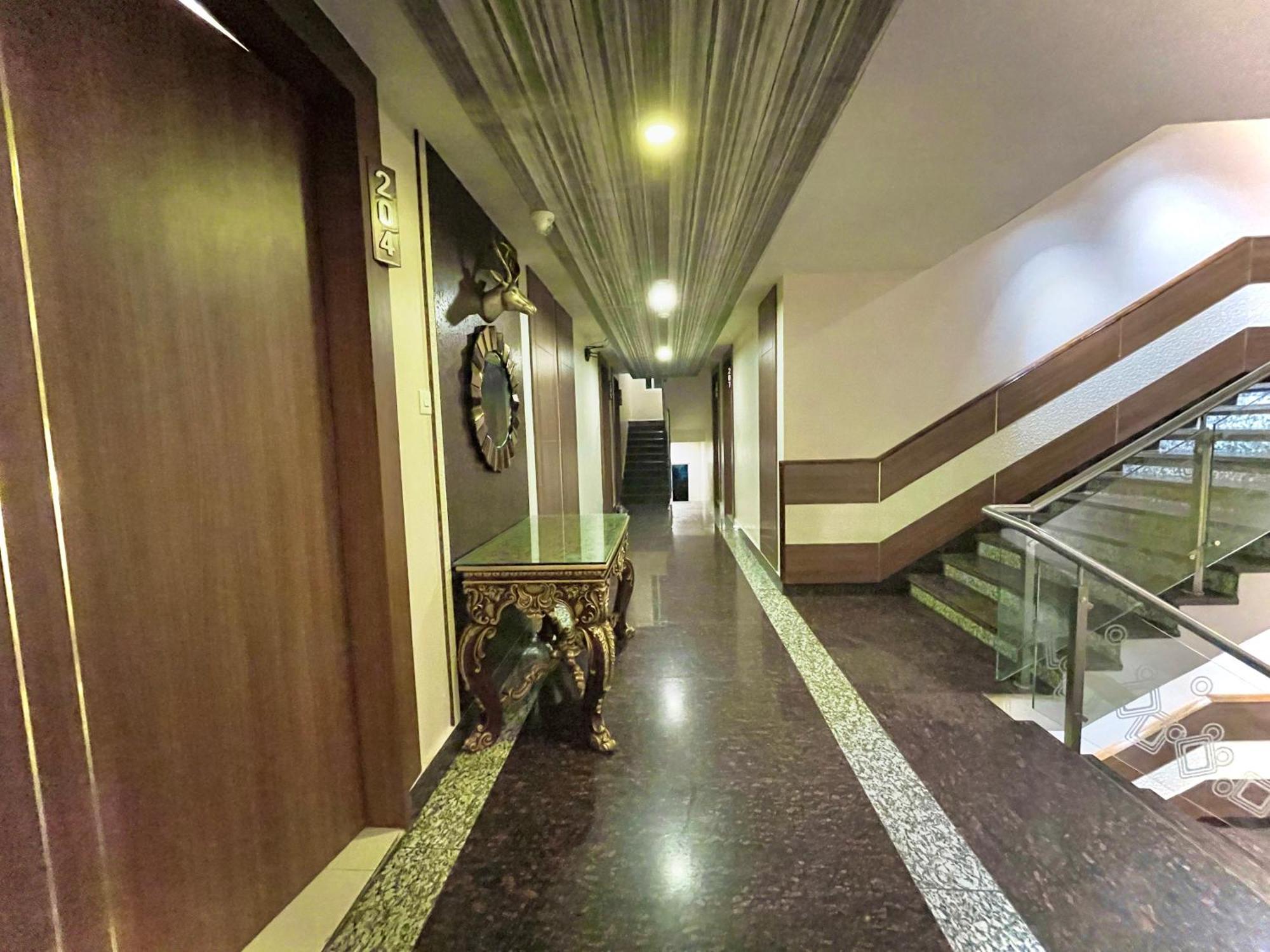 Hotel Kuber Palace ! Puri Near-Sea-Beach-And-Temple Fully-Air-Conditioned-Hotel With-Lift-And-Parking-Facility 외부 사진