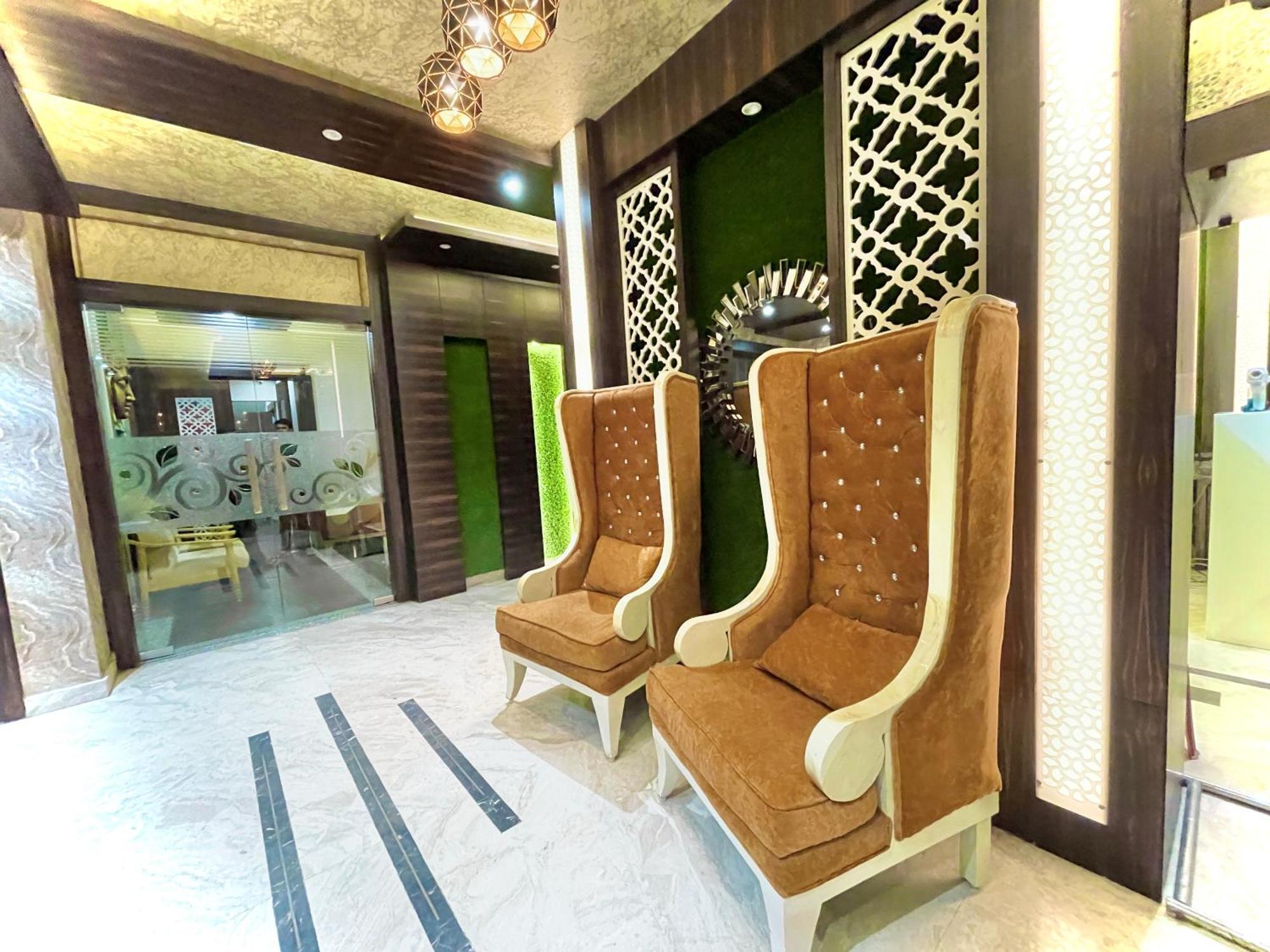 Hotel Kuber Palace ! Puri Near-Sea-Beach-And-Temple Fully-Air-Conditioned-Hotel With-Lift-And-Parking-Facility 외부 사진
