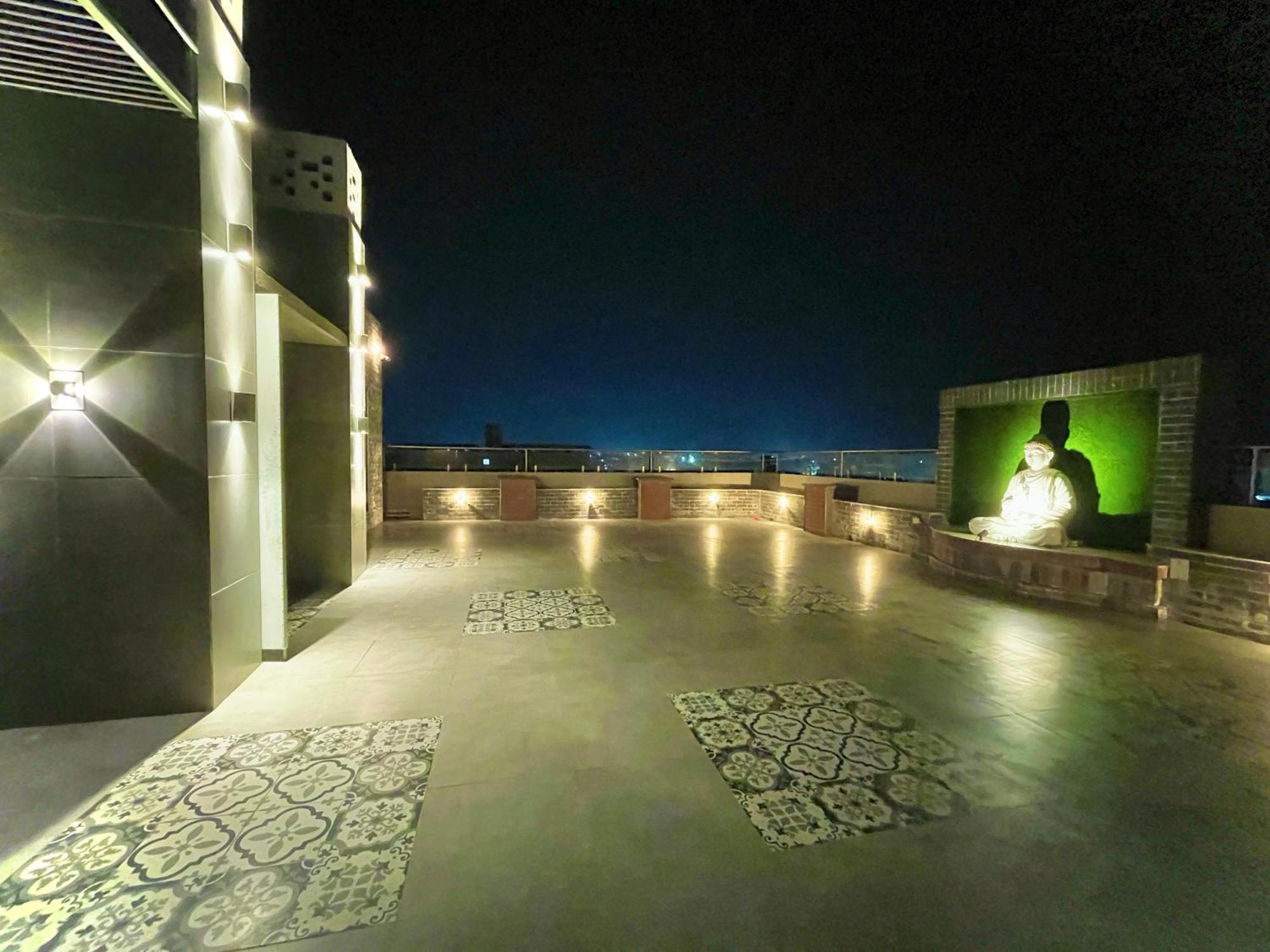 Hotel Kuber Palace ! Puri Near-Sea-Beach-And-Temple Fully-Air-Conditioned-Hotel With-Lift-And-Parking-Facility 외부 사진