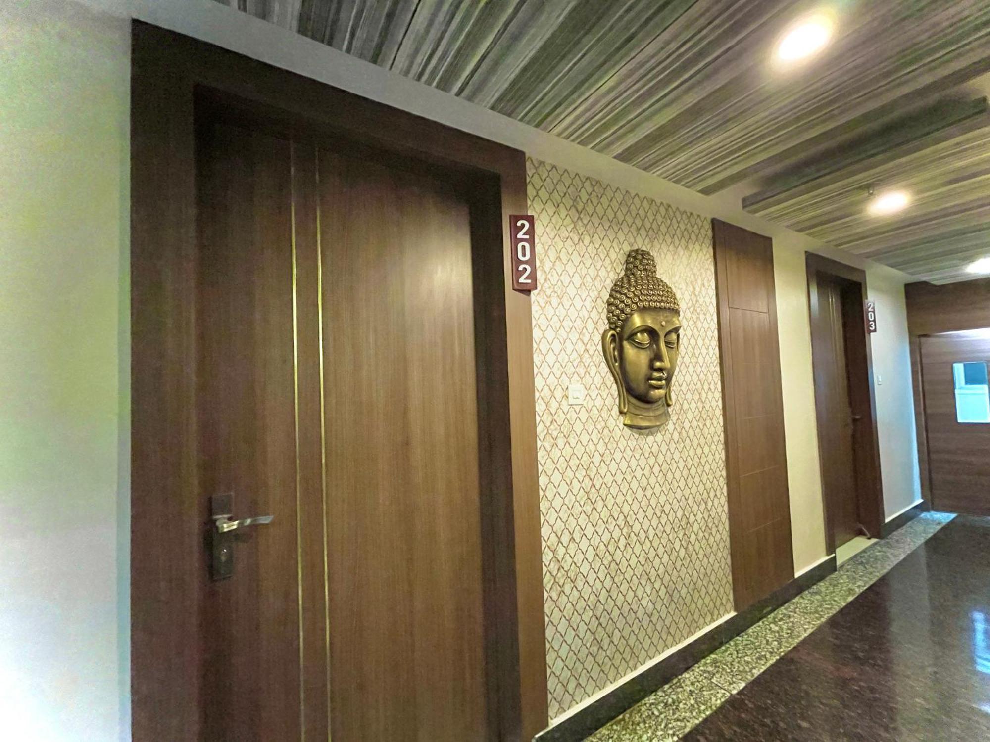 Hotel Kuber Palace ! Puri Near-Sea-Beach-And-Temple Fully-Air-Conditioned-Hotel With-Lift-And-Parking-Facility 외부 사진