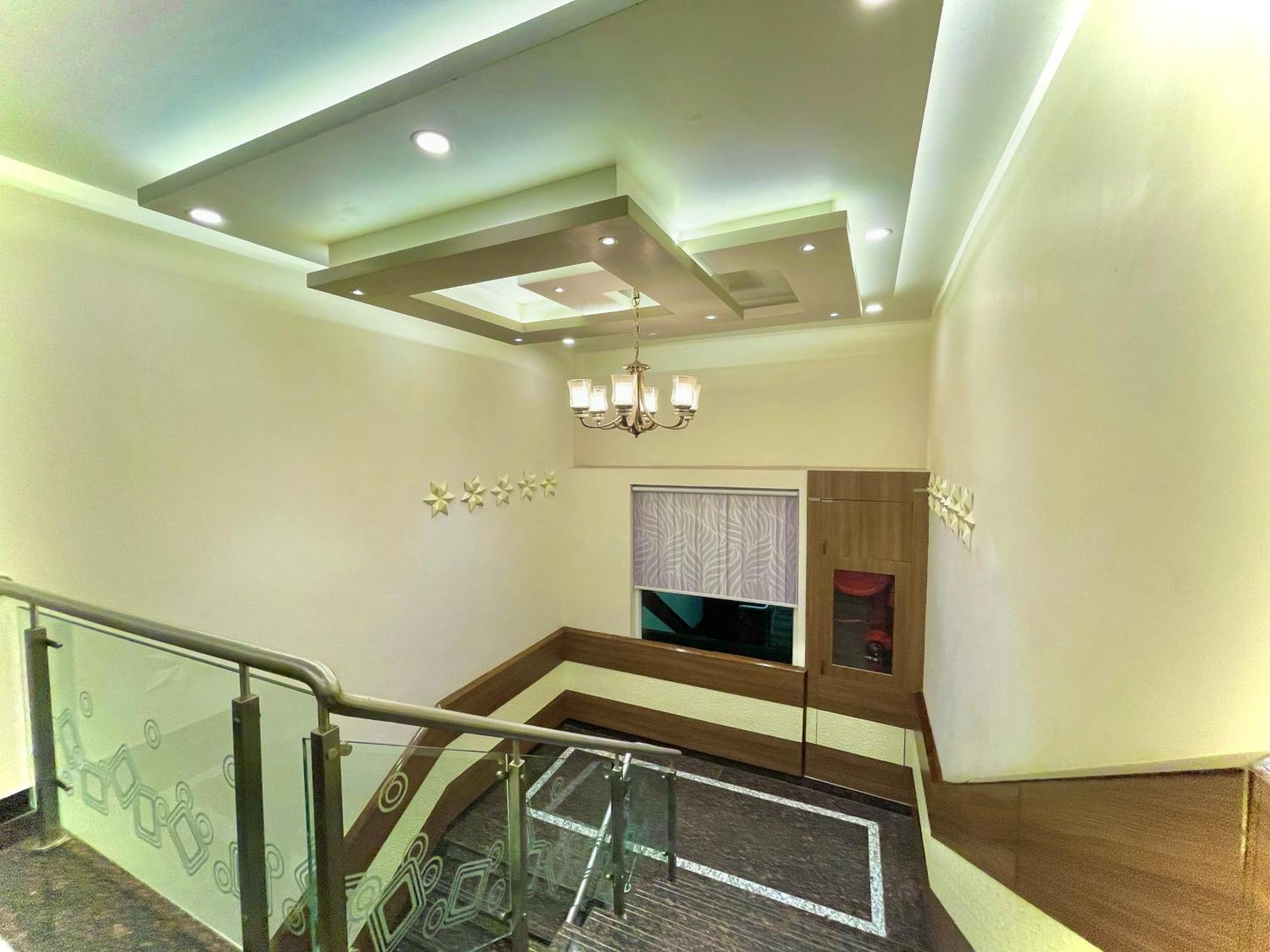 Hotel Kuber Palace ! Puri Near-Sea-Beach-And-Temple Fully-Air-Conditioned-Hotel With-Lift-And-Parking-Facility 외부 사진