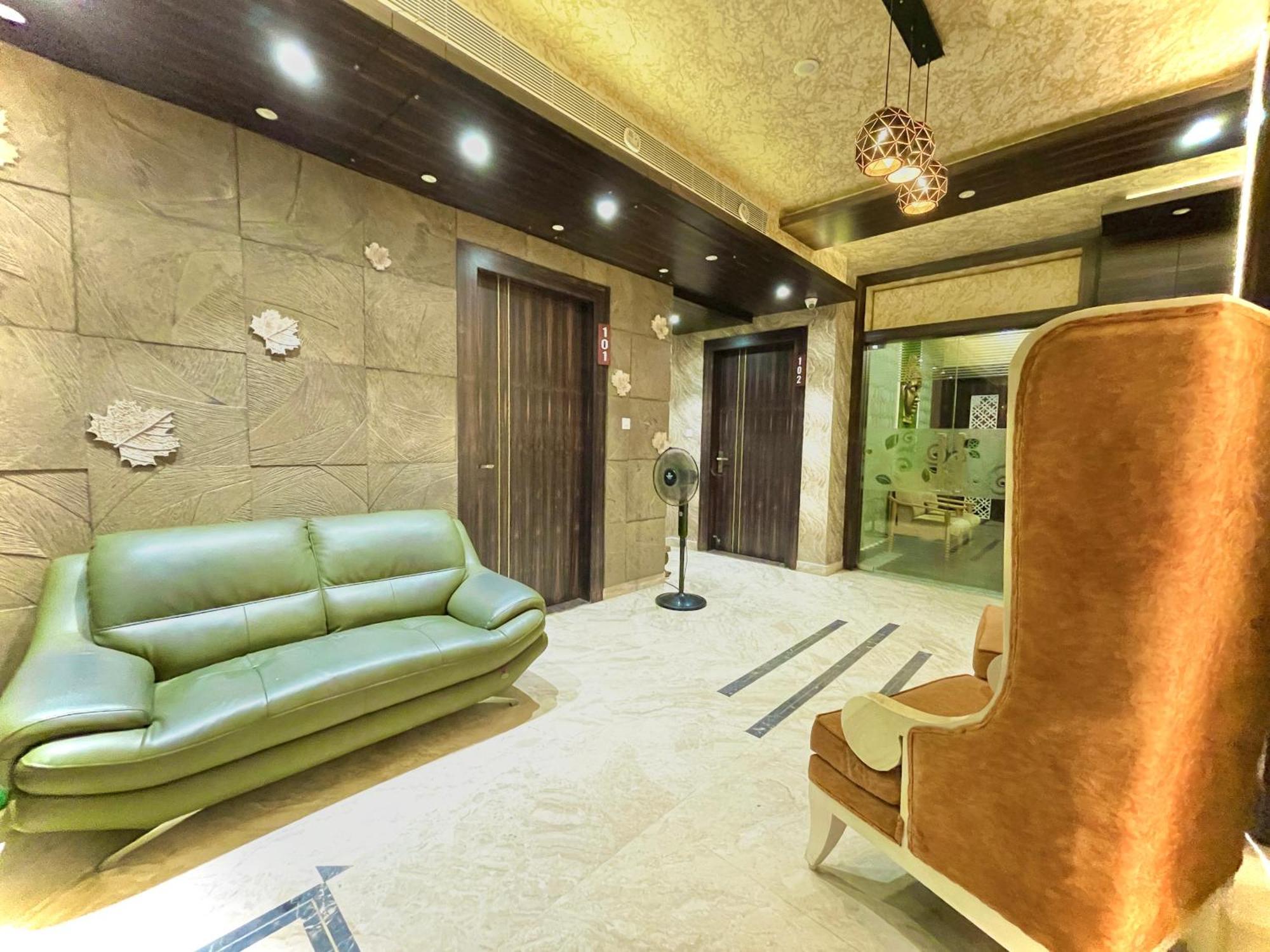 Hotel Kuber Palace ! Puri Near-Sea-Beach-And-Temple Fully-Air-Conditioned-Hotel With-Lift-And-Parking-Facility 외부 사진