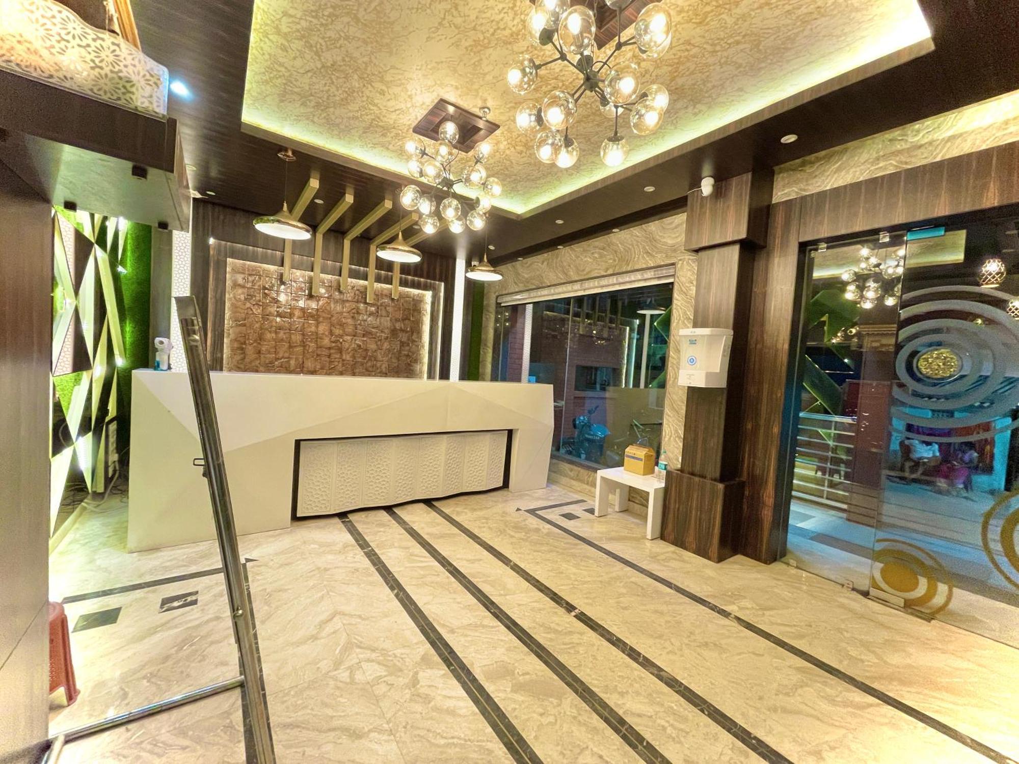 Hotel Kuber Palace ! Puri Near-Sea-Beach-And-Temple Fully-Air-Conditioned-Hotel With-Lift-And-Parking-Facility 외부 사진