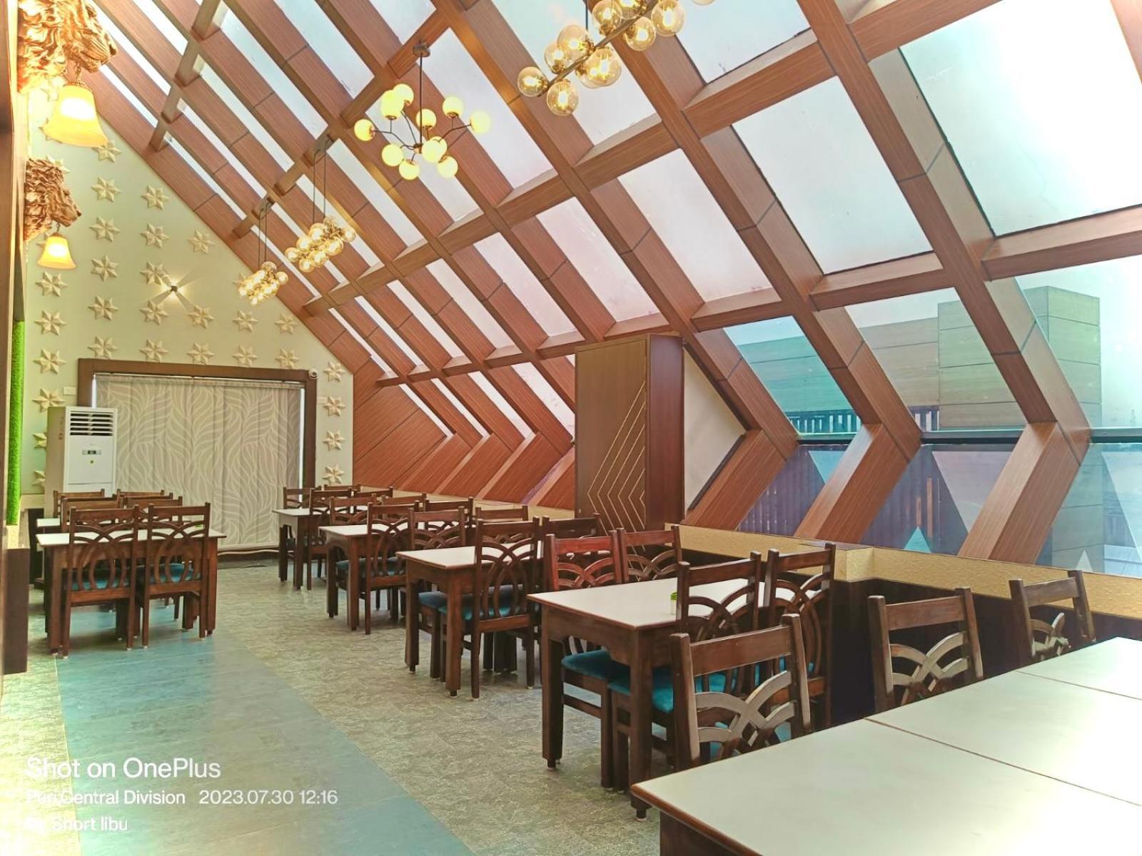 Hotel Kuber Palace ! Puri Near-Sea-Beach-And-Temple Fully-Air-Conditioned-Hotel With-Lift-And-Parking-Facility 외부 사진